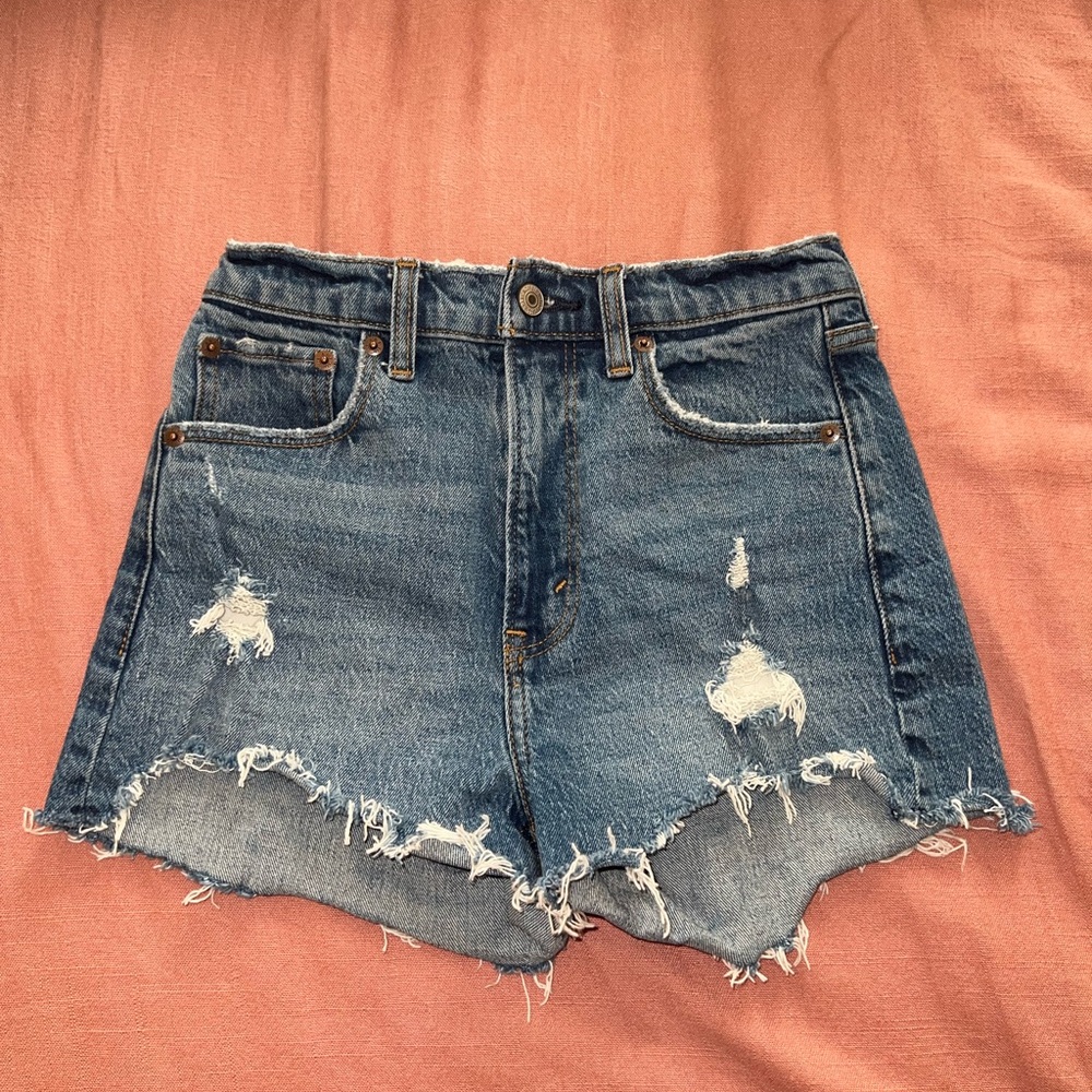 Abercrombie & Fitch The Mom Short High Rise